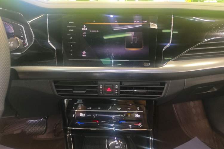 Used Volkswagen Passat 2024 380TSI Luxury Edition Audio And AC Panel