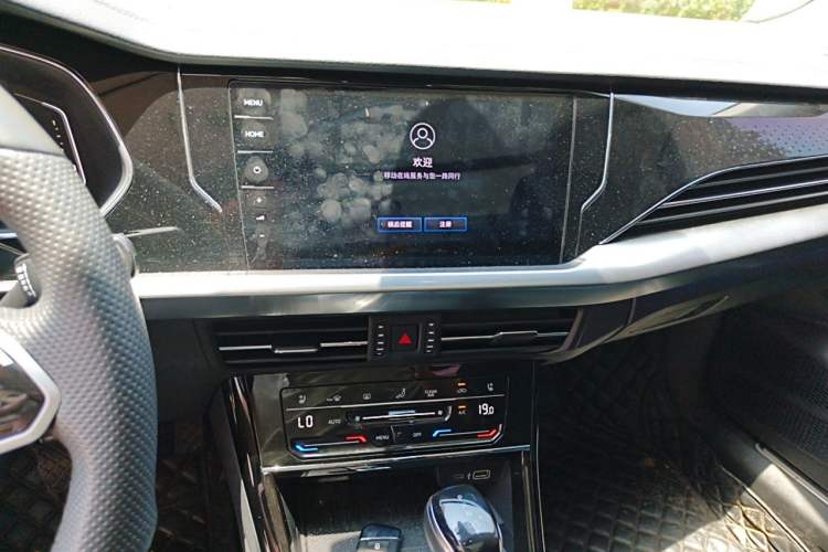 Used Volkswagen Passat 2024 380TSI Luxury Edition Audio And AC Panel