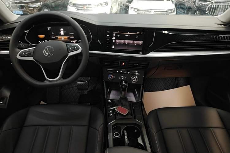 Used Volkswagen Passat 2024 280TSI Business Edition Audio And AC Panel