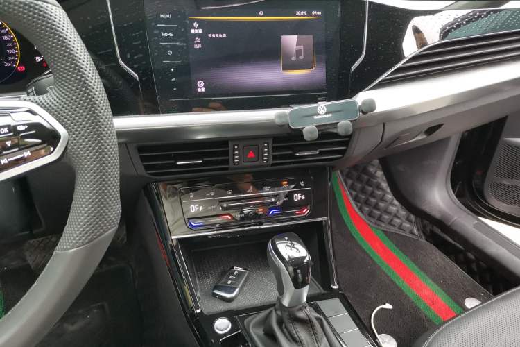 Used Volkswagen Passat 2024 330TSI Elite Edition Audio And AC Panel