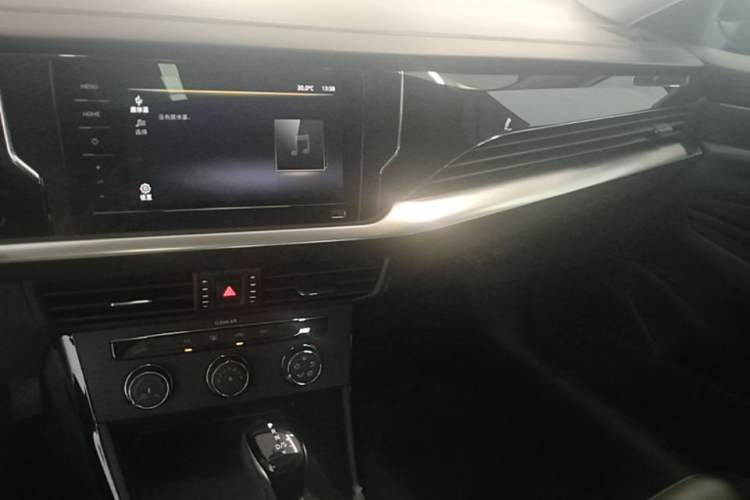 Used Volkswagen Passat 2024 280TSI Business Edition Audio And AC Panel