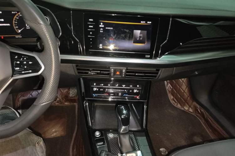 Used Volkswagen Passat 2024 330TSI Starry Elite Edition Audio And AC Panel