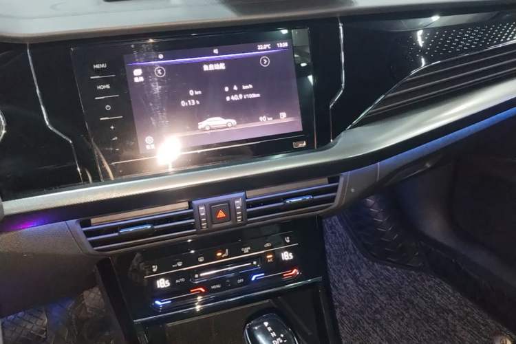 Used Volkswagen Passat 2024 380TSI Dragon Edition Audio And AC Panel