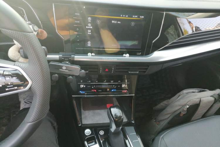 Used Volkswagen Passat 2024 380TSI Starry Elite Edition Audio And AC Panel