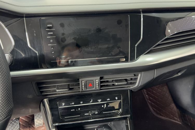 Used Volkswagen Passat 2024 330TSI Elite Edition Audio And AC Panel