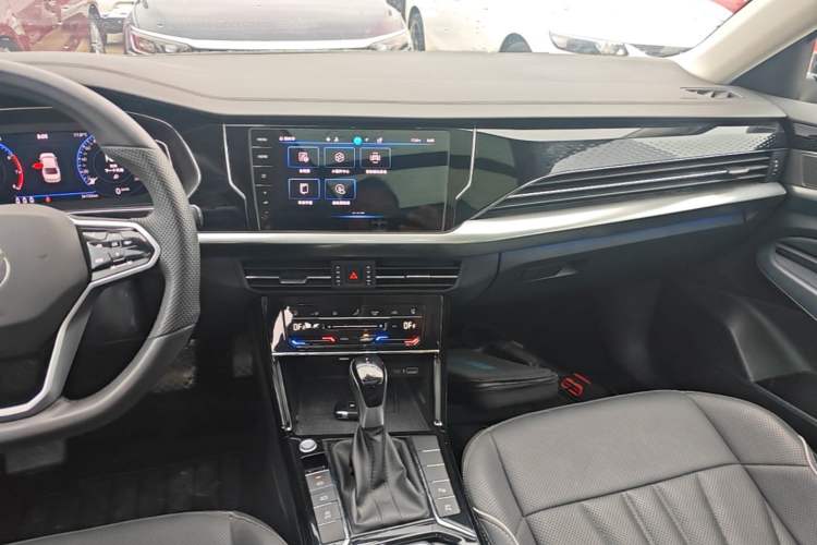 Used Volkswagen Passat 2024 380TSI Luxury Edition Audio And AC Panel