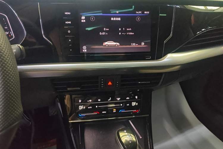 Used Volkswagen Passat 2024 330TSI Starry Elite Edition Audio And AC Panel