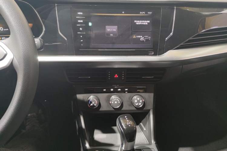 Used Volkswagen Passat 2024 280TSI Business Edition Audio And AC Panel