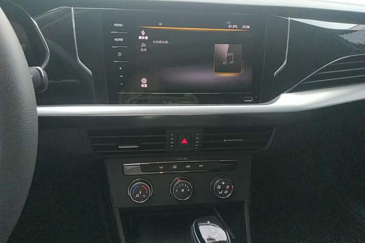 Used Volkswagen Passat 2024 280TSI Business Edition Audio And AC Panel