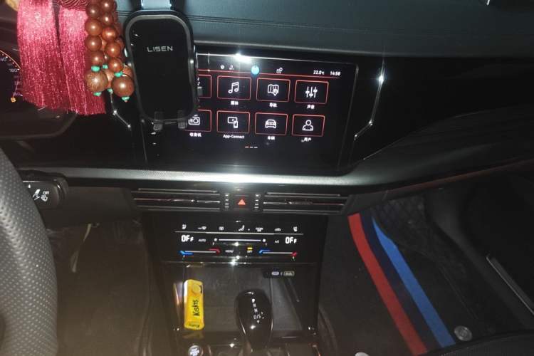 Used Volkswagen Passat 2024 380TSI Luxury Edition Audio And AC Panel