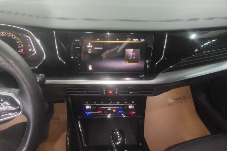 Used Volkswagen Passat 2024 380TSI Dragon Edition Audio And AC Panel