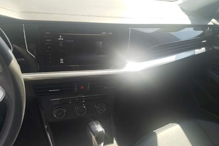 Used Volkswagen Passat 2024 280TSI Business Edition Audio And AC Panel