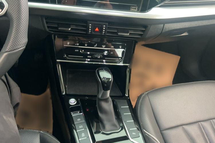 Used Volkswagen Passat 2024 380TSI Elite Edition Audio And AC Panel