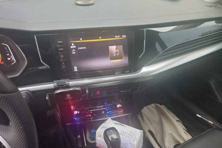 Used Volkswagen Passat 2024 380TSI Elite Edition Audio And AC Panel