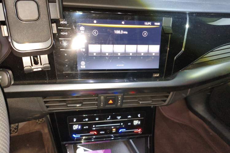 Used Volkswagen Passat 2024 330TSI Elite Edition Audio And AC Panel