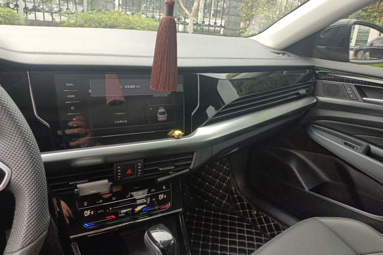 Used Volkswagen Passat 2024 380TSI Elite Edition Audio And AC Panel