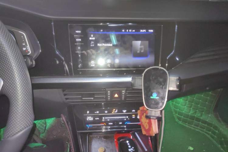 Used Volkswagen Passat 2024 380TSI Dragon Edition Audio And AC Panel