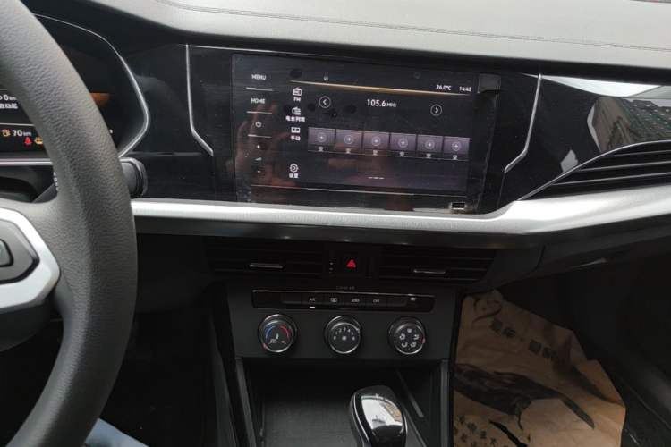 Used Volkswagen Passat 2024 280TSI Business Edition Audio And AC Panel