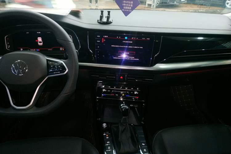 Used Volkswagen Passat 2024 380TSI Luxury Edition Audio And AC Panel