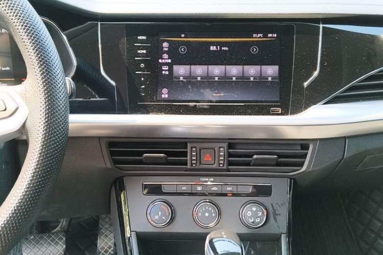 Used Volkswagen Passat 2024 280TSI Business Edition Audio And AC Panel
