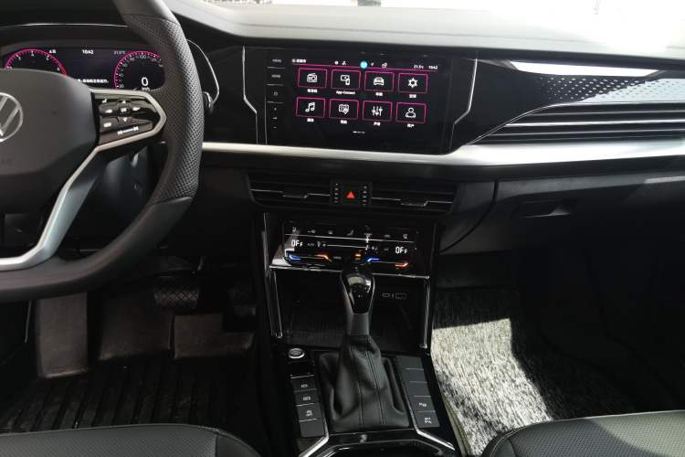 Used Volkswagen Passat 2024 380TSI Dragon Glory Edition Audio And AC Panel