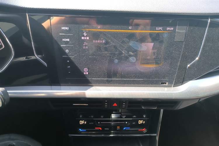 Used Volkswagen Passat 2024 330TSI Starry Elite Edition Audio And AC Panel