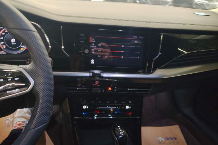 Used Volkswagen Passat 2024 380TSI Dragon Edition Audio And AC Panel