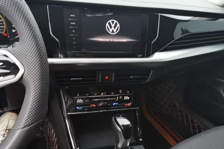 Used Volkswagen Passat 2024 330TSI Starry Elite Edition Audio And AC Panel