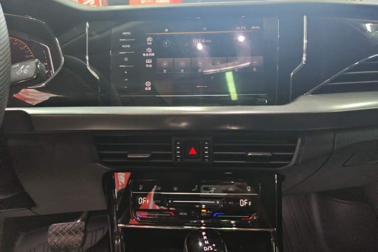 Used Volkswagen Passat 2024 380TSI Dragon Edition Audio And AC Panel