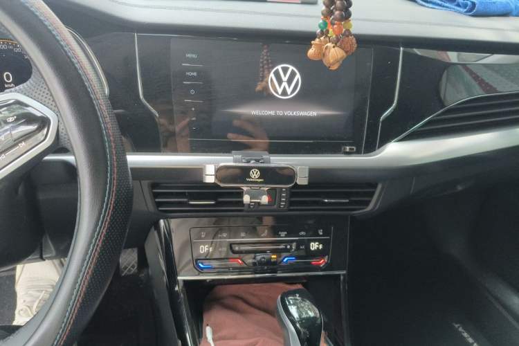 Used Volkswagen Passat 2024 380TSI Starry Dragon Edition Audio And AC Panel