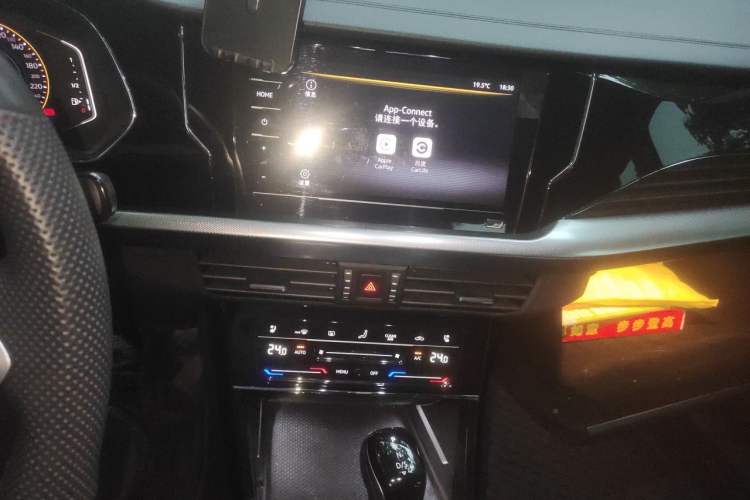 Used Volkswagen Passat 2024 330TSI Elite Edition Audio And AC Panel