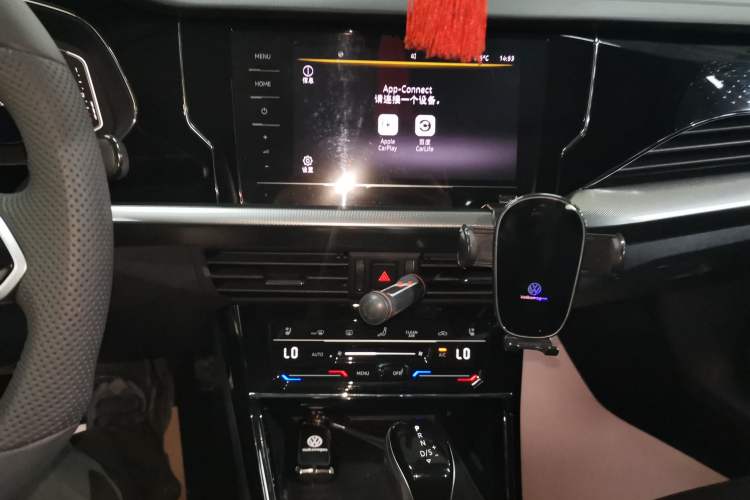 Used Volkswagen Passat 2024 380TSI Starry Dragon Edition Audio And AC Panel