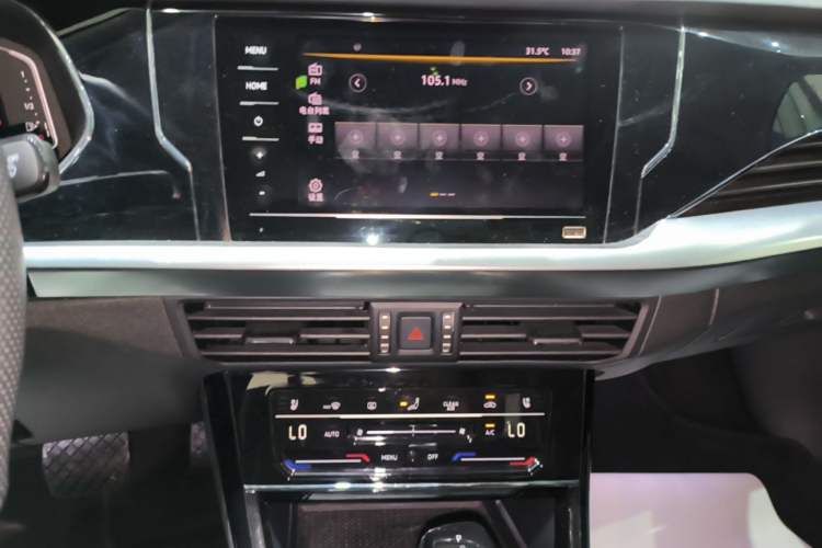 Used Volkswagen Passat 2024 380TSI Dragon Edition Audio And AC Panel