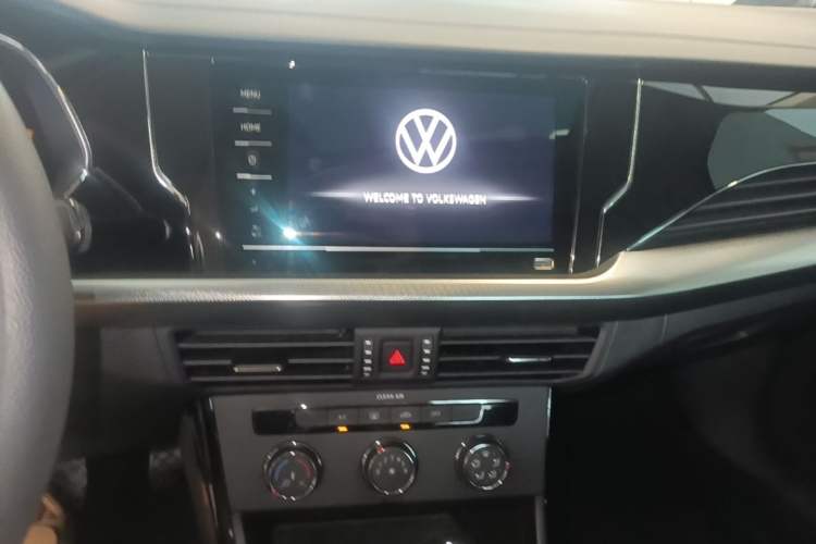 Used Volkswagen Passat 2024 280TSI Business Edition Audio And AC Panel