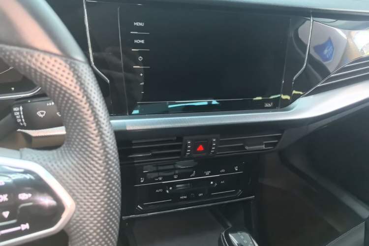 Used Volkswagen Passat 2024 330TSI Starry Elite Edition Audio And AC Panel