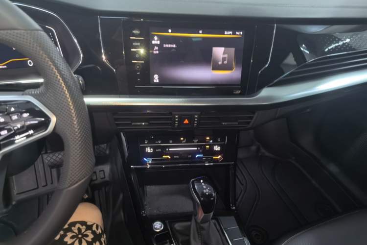 Used Volkswagen Passat 2024 380TSI Starry Dragon Edition Audio And AC Panel