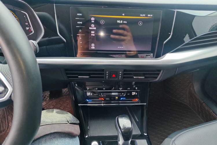 Used Volkswagen Passat 2024 380TSI Dragon Edition Audio And AC Panel