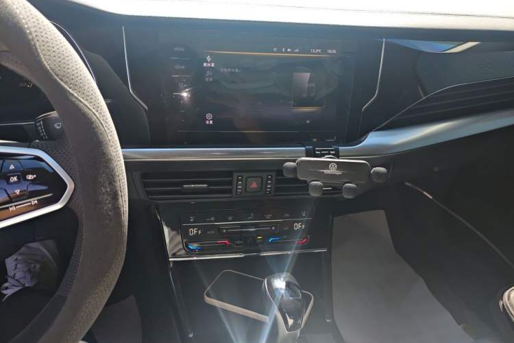 Used Volkswagen Passat 2024 380TSI Starry Dragon Edition Audio And AC Panel