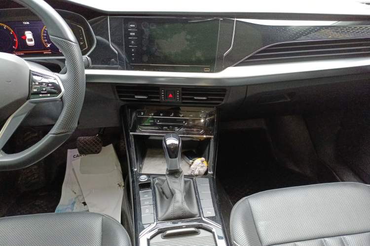 Used Volkswagen Passat 2024 380TSI Starry Elite Edition Audio And AC Panel