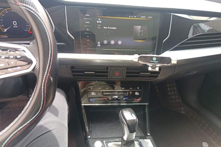 Used Volkswagen Passat 2024 330TSI Elite Edition Audio And AC Panel