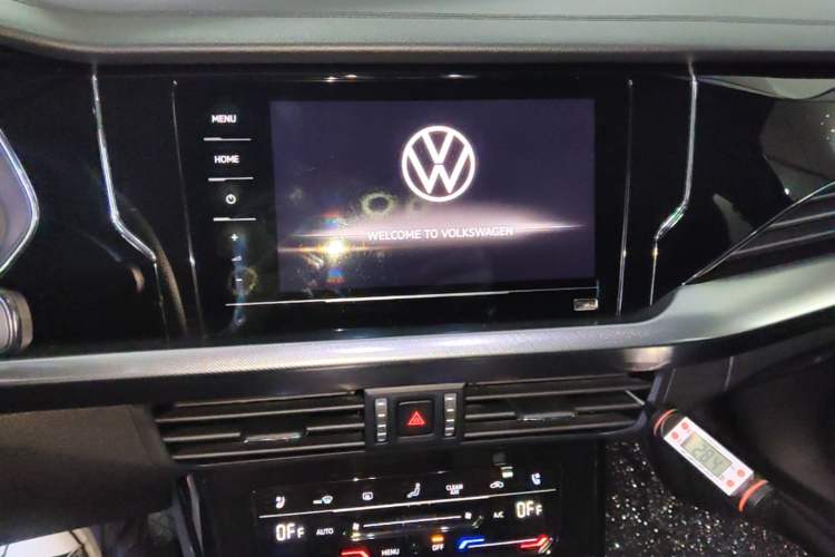 Used Volkswagen Passat 2024 380TSI Dragon Edition Audio And AC Panel
