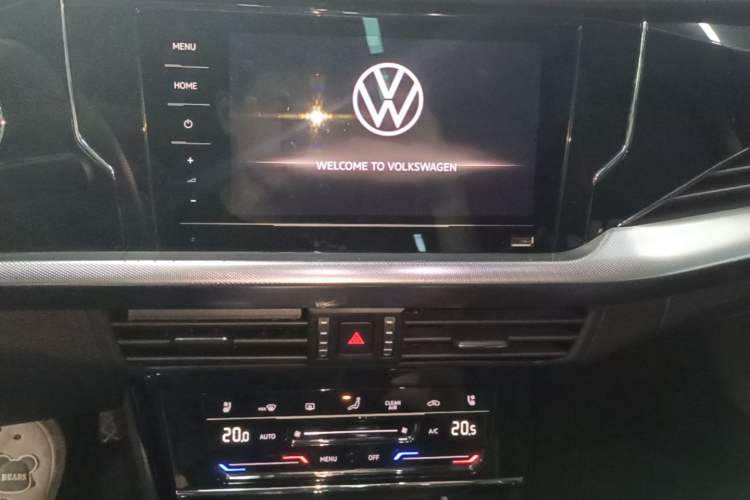 Used Volkswagen Passat 2024 380TSI Dragon Edition Audio And AC Panel
