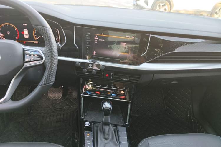 Used Volkswagen Passat 2024 380TSI Dragon Edition Audio And AC Panel