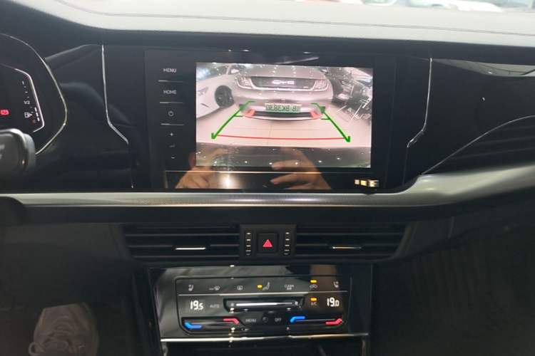 Used Volkswagen Passat 2024 330TSI Starry Elite Edition Audio And AC Panel