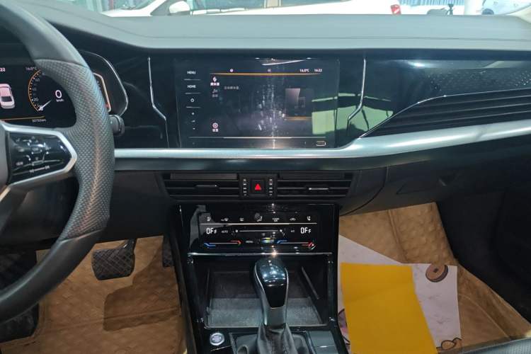 Used Volkswagen Passat 2024 330TSI Elite Edition Audio And AC Panel