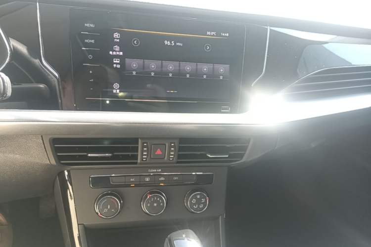 Used Volkswagen Passat 2024 280TSI Business Edition Audio And AC Panel