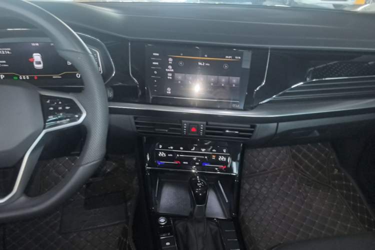 Used Volkswagen Passat 2024 330TSI Starry Elite Edition Audio And AC Panel