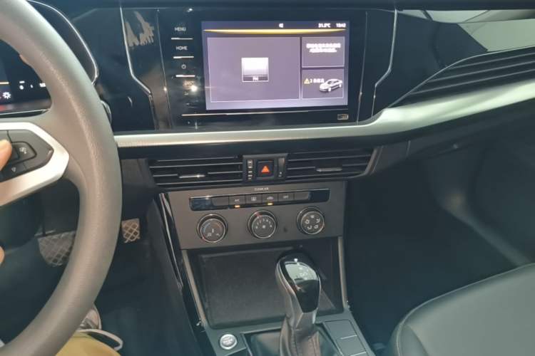 Used Volkswagen Passat 2024 280TSI Business Edition Audio And AC Panel