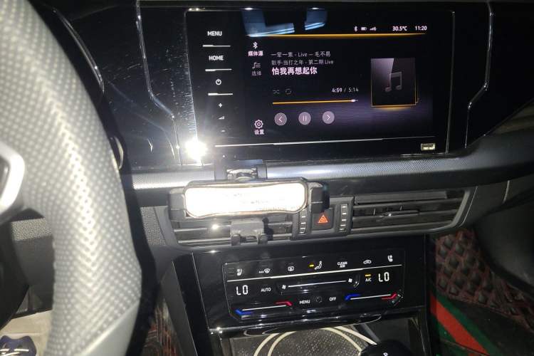 Used Volkswagen Passat 2024 330TSI Starry Elite Edition Audio And AC Panel