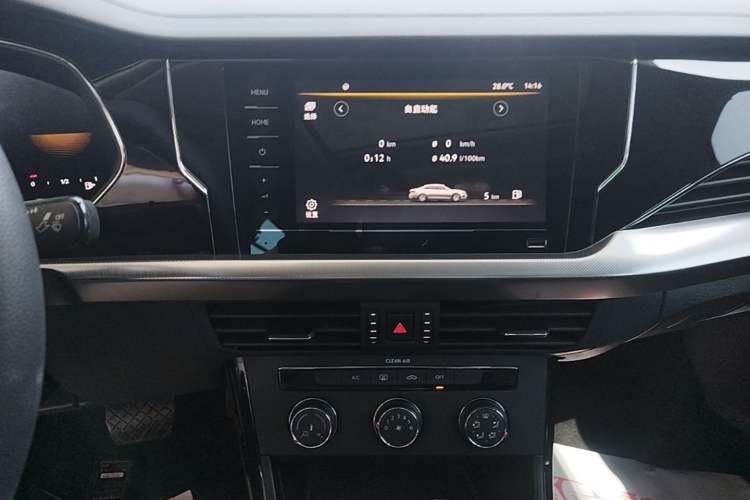 Used Volkswagen Passat 2024 280TSI Business Edition Audio And AC Panel